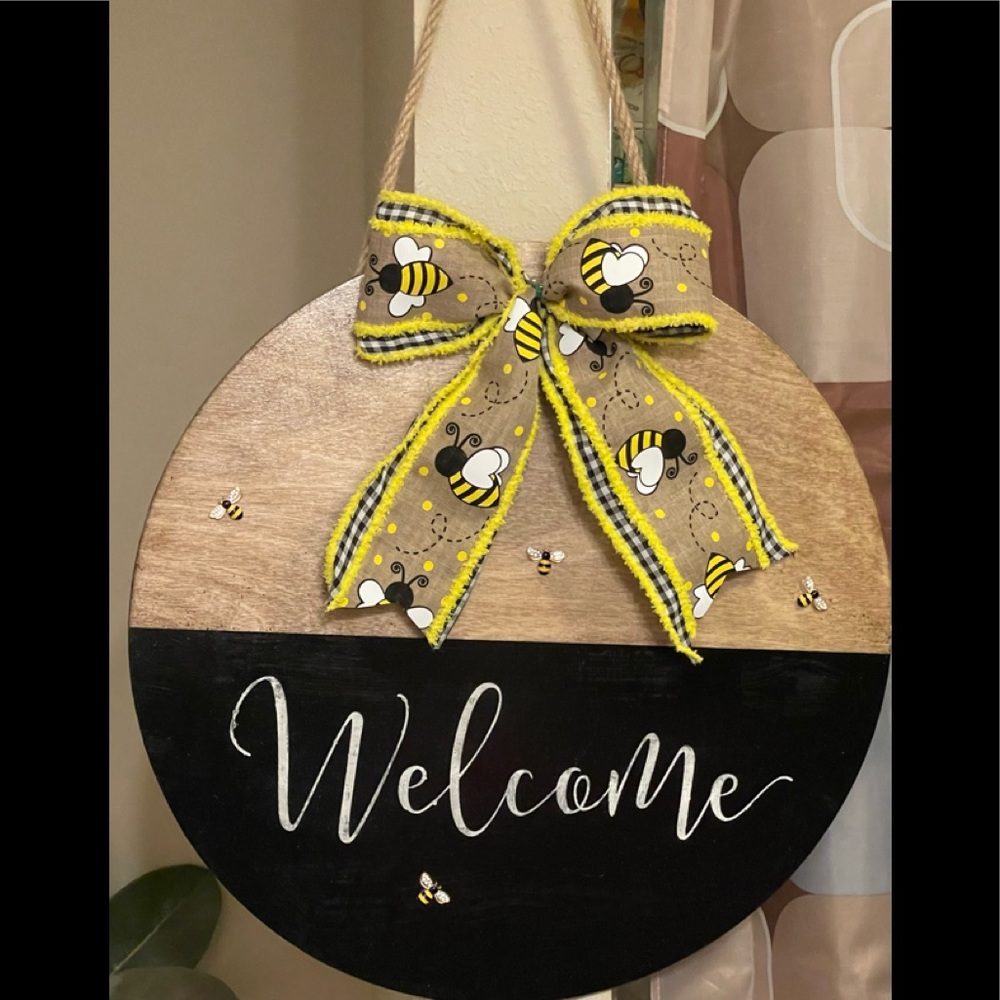 Circular Welcome Sign